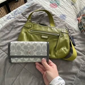 Beautiful Coach green leather crossbody